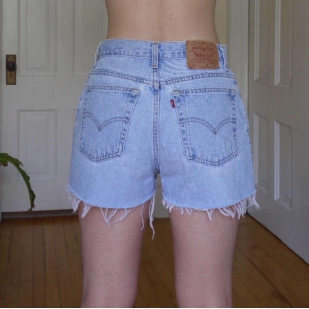 Vintage High Waisted Levi Shorts - Light (XXS-M)